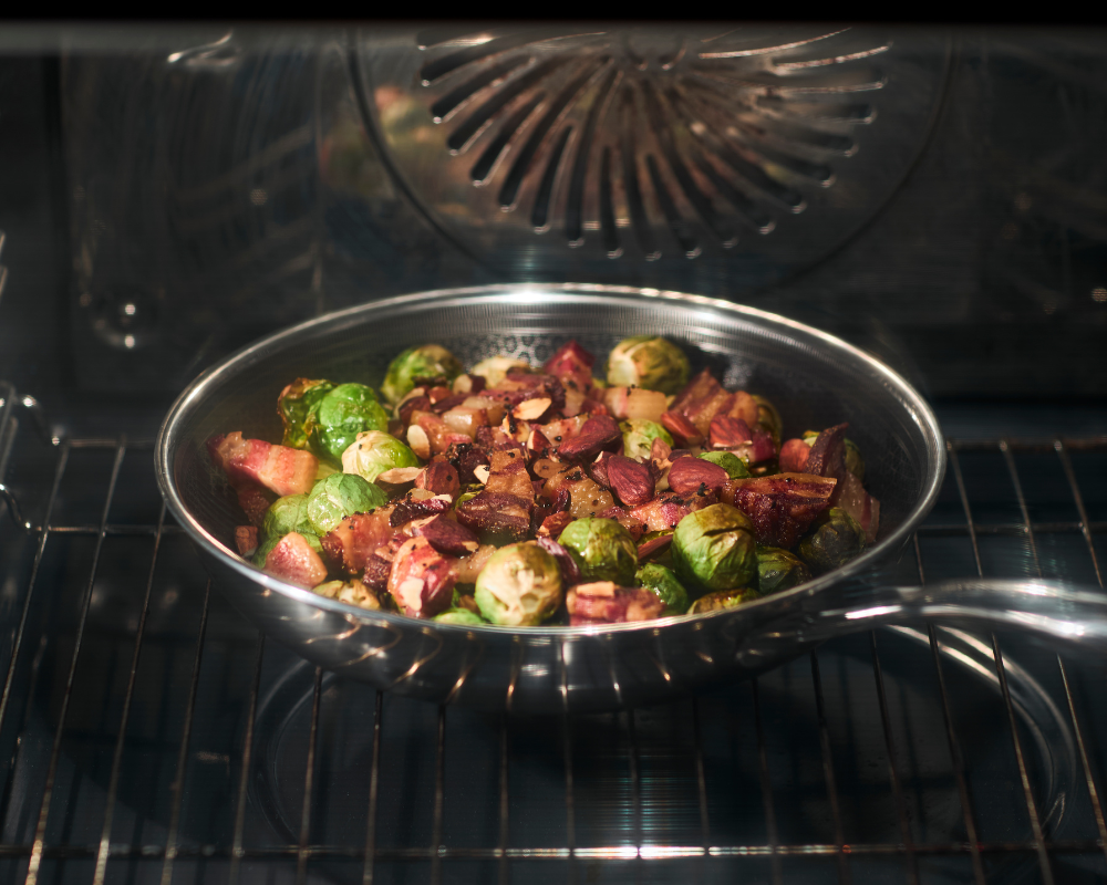 Ovnsbakt rosenkål med mandler og bacon