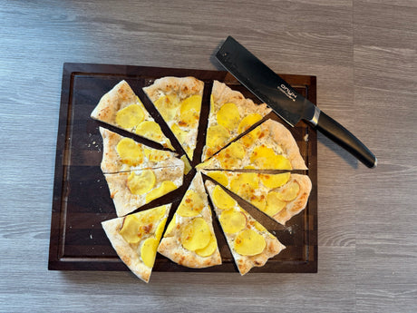 Surdeigspizza på bakestål fra ONYX Cookware