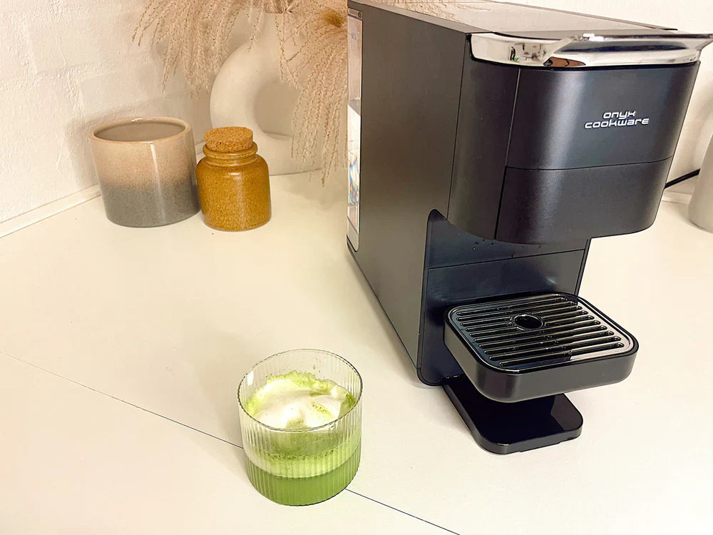 Iced Matcha Affogato – kremet matcha-dessert med vaniljeis