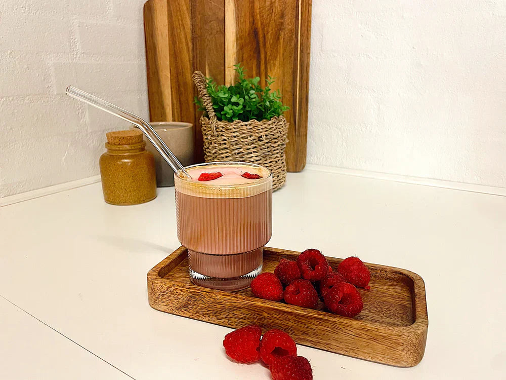 Berry Iced Matcha Latte – sød, syrlig og forfriskende