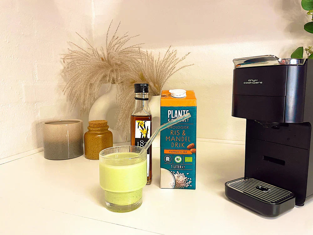 Classic Iced Matcha Latte – enkel og kremet matcha latte