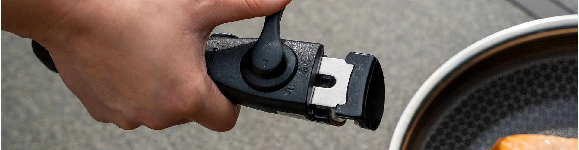 030203|Hybrid - Stekepanner Med Avtagbart Håndtak