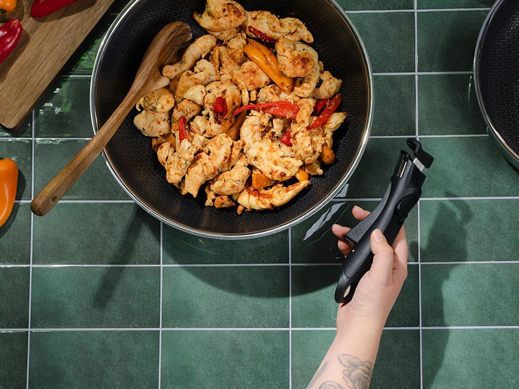 WOKPANNE MED AVTAGBART HÅNDTAK 30CM SETT - 3