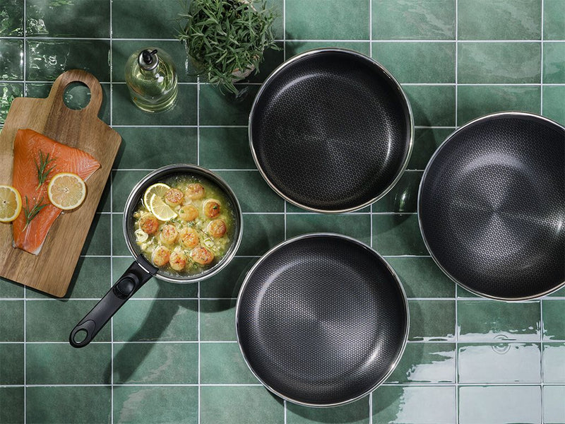 SAUS GRYTE MED AVTAGBART HÅNDTAK 18CM SETT