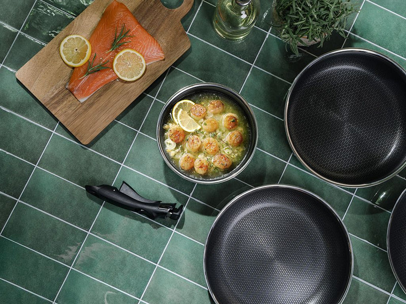 SAUS GRYTE MED AVTAGBART HÅNDTAK 18CM SETT