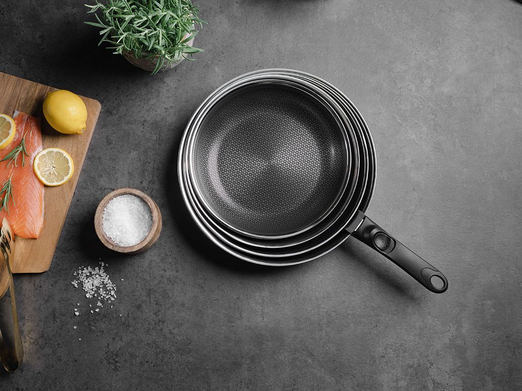 STEKEPANNE MED AVTAGBART HÅNDTAK 30CM SETT - 4