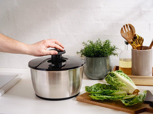 SALATSLYNGE I RUSTFRITT STÅL