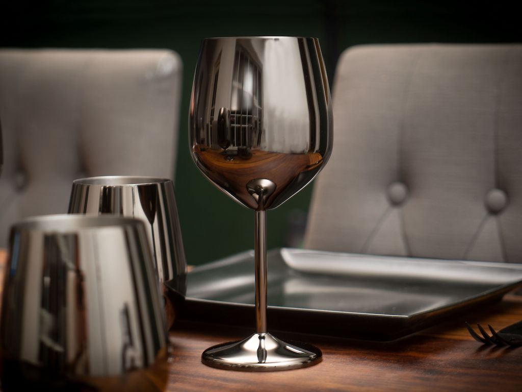 DRIKKEGLASS SETT - VINGLASS AV RUSTFRITT STÅL - 3